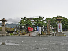 【　赤穂大石神社　】

　となれば、私たちの世代を最後に、赤穂浪士は忘れられてしまうかも知れません。
　行きましょう、大石神社へ！
　海浜公園からは１０分足らずです。