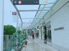 ランチを求めてやってきた
オシャレな複合施設
