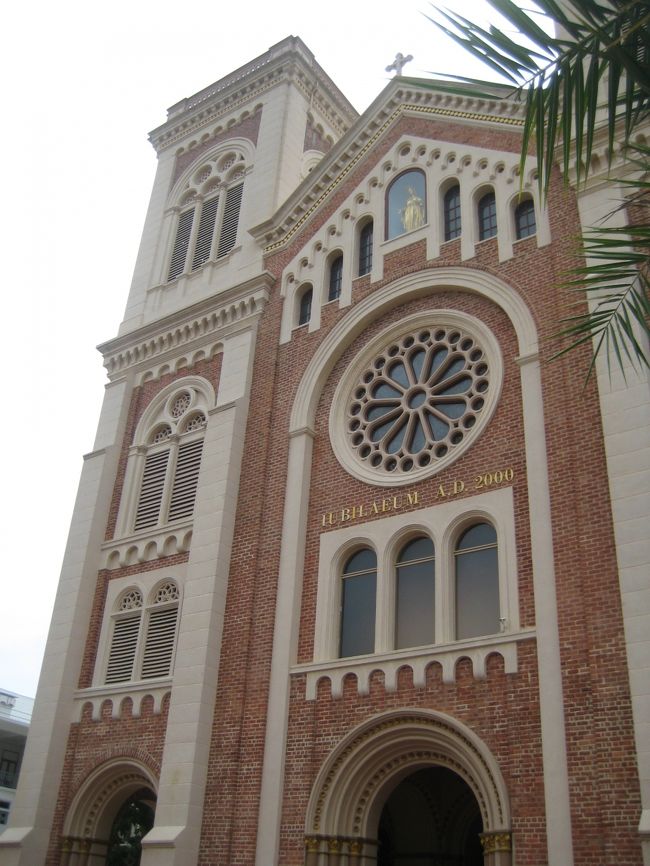  タイにおけるローマカトリックの中心地となっているアサンプション大聖堂を訪れました。聖堂とはカトリックにおける礼拝施設のことだそうです。そのうち司教が常に駐在される聖堂を大聖堂と言うそうです。 金曜日及び祝日は休みとなっています。<br />