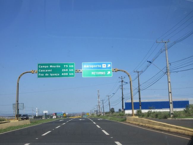 マリンガーからイグアスまで４００ｋｍ<br />　しかし、この距離でイグアスからSOSする日本人旅行者<br /><br />自分の身に置き換えて考えられないのか<br />　名古屋でSOSの旅行者を東京から助けに行くか？<br />　　自分はしないが在住者はヤレというのはお門違い<br />邦人救助の為に暮らすとほざく馬鹿も居て、辟易する<br />　一面識も無い相手に対する礼儀を失った旅行者は<br />　　常に南米移住者と比較されてることを忘れるな！<br /><br />