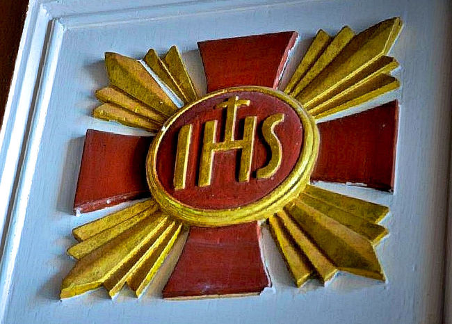 イエズス会（ラテン語: Societatis Iesu）は、キリスト教、カトリック教会の男子修道会だそうです。1534年にイグナチオ・デ・ロヨラやフランシスコ・ザビエルらによって創設され、1540年にパウルス3世により承認された。世界各地への宣教に務め、フランシスコ・ザビエルは日本に初めてカトリックをもたらした。なおイエズスは、中世ラテン語による Jesus（イエス・キリスト）の古くからのカトリックの日本語表記だそうです。 