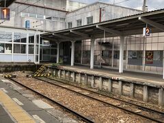 電車で移動。でも、魚津まで行きたかったのですが途中の上市駅で降ろされてしまいました。