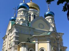 パクロフスキー教会。
ウラジオストクの教会の玉ねぎはみんなメタリック。

かわいくてとっても気に入りました。
この教会の周辺は公園になっていて夏はのんびりするのにうってつけな感じ。
散歩している人も多かったです。

モスクワやサンクトペテルブルクの教会と比べると・・・だけど、それは首都と地方都市の差だよね。