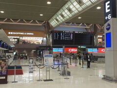成田空港から、出国です。
