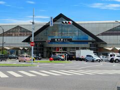 浅草から1時間半ほどで栃木市駅に到着。

JRと東武鉄道の併用駅です。