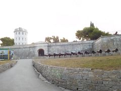 丘の上には要塞がある。
現在、内部は歴史博物館になっているらしい。