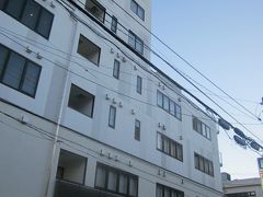 1900円宿で迎える朝。

快晴のようで、絶好の観光日和ですが、朝のうちに沖縄を離れなくてはなりません。

東京にカエルりたくないよぉ～、あぢーよぉ～。
（都民じゃないけど…。）