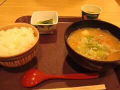 豚汁定食　500円
具だくさんの豚汁が胃にもやさしく美味しかった。