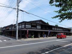 古い建物
石場家住宅といって重要文化財に指定されている古民家だそうです。住宅ですが中を公開しているとのこと。