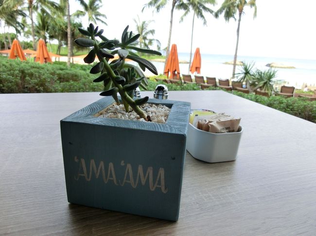 ビーチ側の眺めの良い席を取っていてくれました。