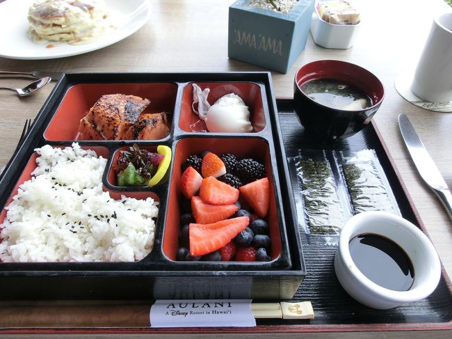 和朝食（20ドル）とバターミルクパンケーキ（14ドル）<br />甘い鮭ですが、白飯とお味噌汁が美味しいです。