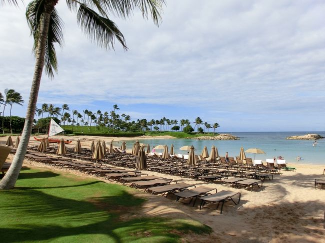 まだ朝なので、人は少ないです。<br /><br />上空を飛行機が飛んでいきます。