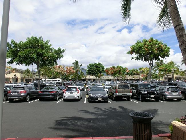 そして、アウラニから30分ほどで、ワイケレアウトレットへ。