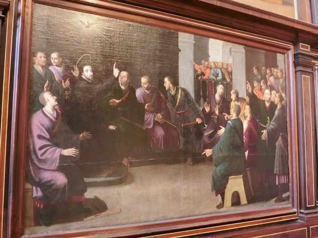 中でも興味深いのはフランシスコ・ザビエルの東方布教を描いた絵が何枚か飾られていること。日本に関わる絵も4枚ある。<br />これは「山口の大名の前で説教をする」ザビエル。