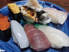 長崎からレンタカーを借りて、平戸まで一気に走る。
ホテルにチェックインし、夕食は海の幸を目指すが、大晦日ということで開いている店が少なく、探し出した平戸市街の寿司屋の夕食。