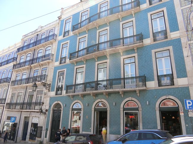 隣り合わせで、どちらも綺麗なタイルの装飾。