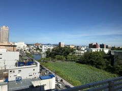 一旦ホテルに戻り休憩です。
ホテルの部屋から見える久保田城跡のお堀です。