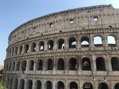 15時に出発して16:30ローマに帰着

コロッセオ前で止めてもらい、とりあえず写真だけ

34年前に新婚旅行で来た時より白っぽくなっている感じでした

それにしても人が多い