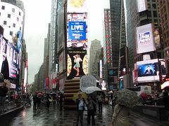 タイムズスクウェア
雨模様のタイムズスクウェア