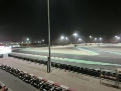 夜のレーシングカート場にやってきました。

昼間は営業していないようです。

バーレーンやシンガポールのF1のレースと同じですね。