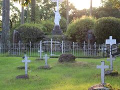 天草キリシタン館の周辺は公園になっていて、慰霊塚やキリシタンの墓地がありました。
