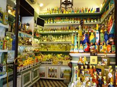 ドゥオーモ広場にあるレモンチェッロ専門店。飲みたいけど、ここで飲んだらカプリ島の時みたいに酔いが回るのでぐっとがまん。