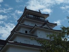 会津若松のシンボル、鶴ヶ城です。

日射しは強いけど湿度が低くて爽やか♪