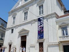 このエリアの目的地でもあったサン・ロケ教会へ。

しかし、着いた時にはちょうどミサをやっていて入ることができず、1時間後には入ることができるということで周辺で時間潰しをすることに…。