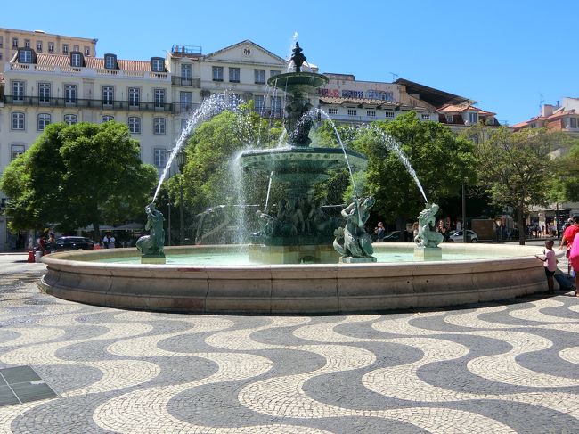 ロシオ広場を横切り、その隣のフィゲイラ広場へ向かう。