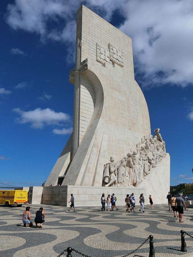 カラベル船をモチーフに、大航海時代の礎を築いた偉人たちを讃えるモニュメント。