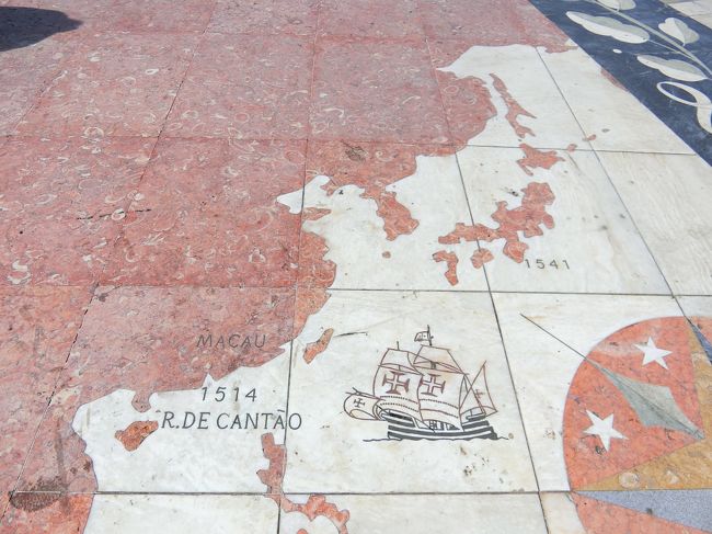 日本は1541年に「発見」されています。<br />ポルトガル人が種子島に上陸・鉄砲伝来したのは1543年と教科書ではなっているが、大分県立図書館の資料では次の通り。<br />「わが国への渡来は天文１０年（１５４１）頃といわれる。江戸時代後期の農政学者佐藤信淵の著した『草木六部耕種法』によると、天文１０年ポルトガル船が豊後（大分県）に漂着し、同１７年（１５４８）藩主大友宗麟の許可を得て貿易を始めたが、この際カボチャを献じたのがわが国のカボチャの最初としている。そしてこれはシャム （タイ)の東のカンボチャ国で産したものであったのでカボチャと呼んだ。」