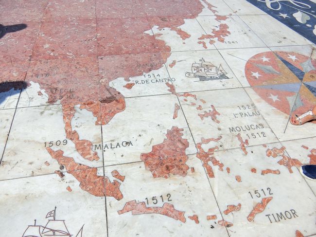 マラッカやマカオなど、ポルトガルが「発見」した各地の地図と年号。