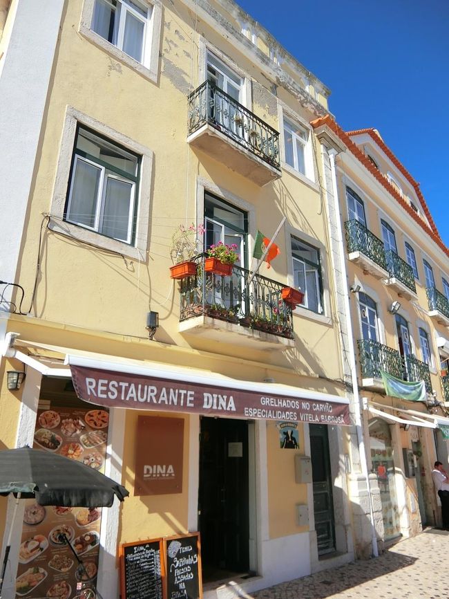 ベレンのトラム乗り場の近くは公園になっていて、レストランも並ぶ。