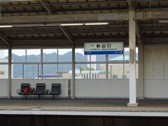 さて、ここから「のぞみ」で一駅で広島に行くのかなと思いますやん？
違うんだなー。
新山口でいったん下車します。