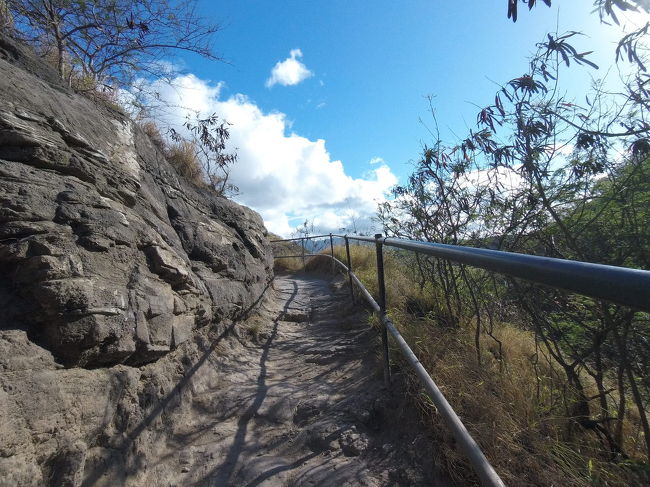 ああもうこれは山道と言っていいですよね<br />足元にお気をつけて私