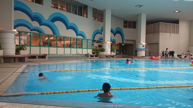 翌日はチェックアウトまでホテルのプールで楽しみます。