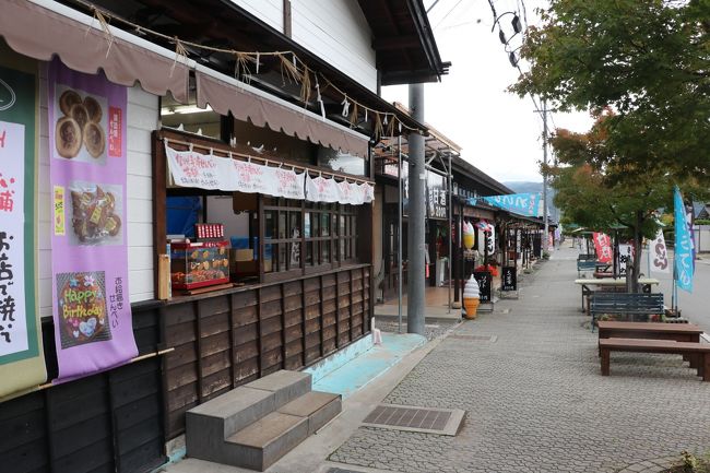 本宮<br />駐車場付近　お土産屋さん