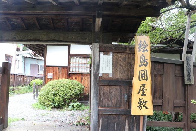 高遠へ<br />ナビに従い 林道へ行ってしまった<br />すれ違い出来ない 砂利道  <br />渓流に沿って走る<br />2度目なら ステキな道も<br />初めての私には  迷路と同じ<br />無事  人の居る そして 車に出会う道路に安心