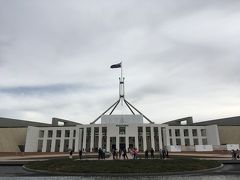 見所の少ないキャンベラですが、まずはオーストラリア連邦議会にやってきました。