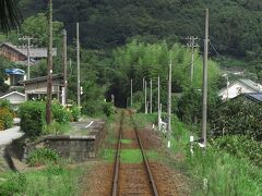 浜名湖が見える小高い所にある小さな駅は、寸座駅。