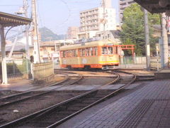 ゆっくりしている暇はありません。
先ずは路面電車で松山駅へ。途中乗り換えに戸惑いながら何とか到着
画像にはありませんが、坊ちゃん列車とすれ違いました。