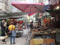 上環の骨董品街。
キャットストリート。
買うものはないけど、いろいろ面白いものがあります。