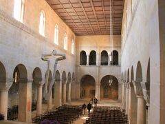 まずは、聖セルヴァティウス教会へ。
ハインリヒ１世とその妻マチルデの眠る場所にもなっている教会はロマネスク建築の傑作。
936 年、ハインリヒ１世は、彼のお気に入りだった、ここシュロスベルクの城に埋葬されました。
