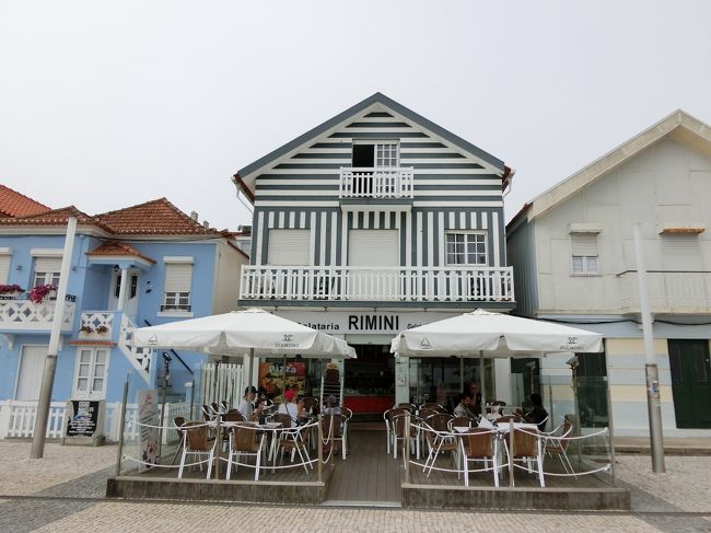 私は知らなかったんだけど、インスタ映え！ってことで最近人気のコスタ・ノヴァという港町（アヴェイロの近く）に立ち寄り。<br />