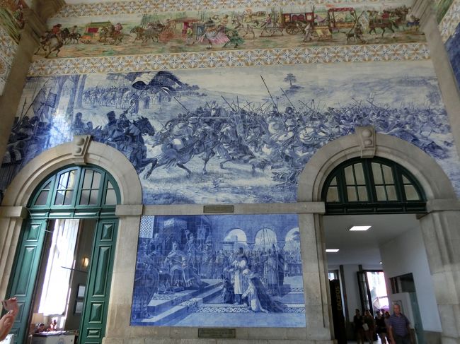 ポルトガルの歴史が描かれてるらしい。<br />（あいにく無学なのでポルトガルの歴史は全く知らない…お隣スペインですら、ドラマとか映画の知識ぐらいしかない）