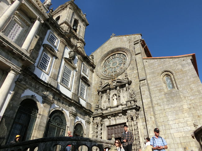 ポルト唯一の入場観光だったサン・フランシスコ教会へ。<br />ここは写真禁止だったので外観だけ。<br />建物自体はよくある教会だと思ったけど、キリストの家系図が樹の根や幹、枝で表現されてるもの（「ジェッセの家系樹」）が珍しくて面白かった。