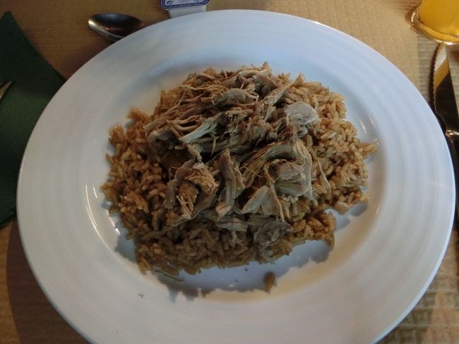 夕食は鴨の炊き込みご飯。<br />ちょっと薄味で食べてると飽きてくるので、途中から塩や胡椒を加えて食べた。<br />私はそれなりに美味しかったんだけど、同じツアーの女性は最終日に「あの炊き込みご飯だけはダメでした」って言ってた。<br />ご飯はだいたい何でも美味しい自分は、その点は旅行向きだよなと思う。