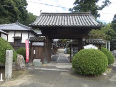 『山門』
境内の中にも門があります。
今治城の城門だったそうで、廃城になったときに譲り受けたそうです。
