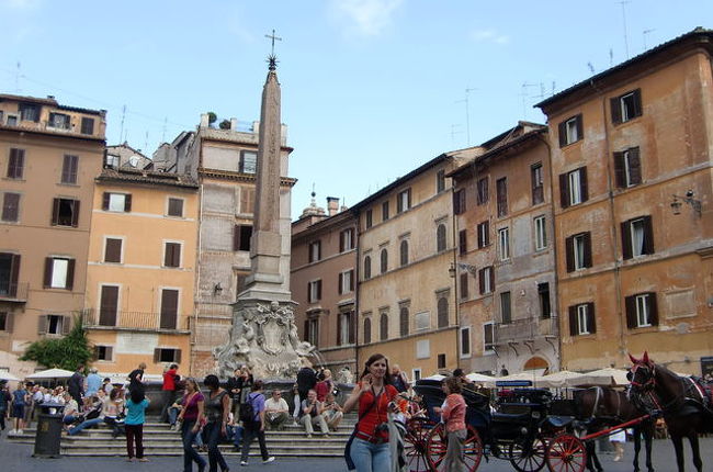 パンテオン前広場のオベリスク