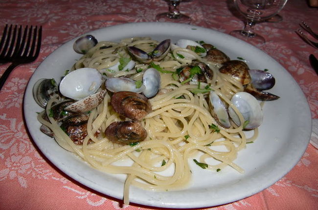 ペスカトーレ<br /><br />*****<br />ツアーに付いていたランチ。雑な盛り付けだったけど、味は間違いない。